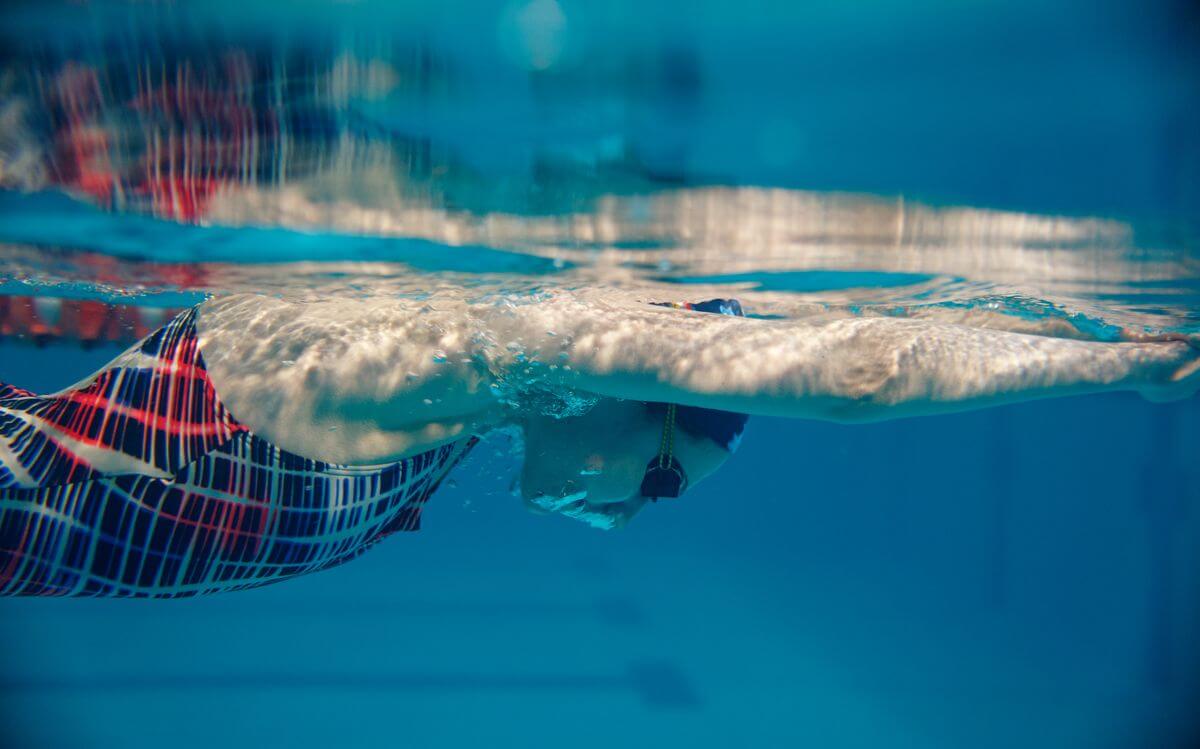 Как плавать, чтобы худеть: жиросжигающая тренировка и ТОП-5 упражнений для бассейна