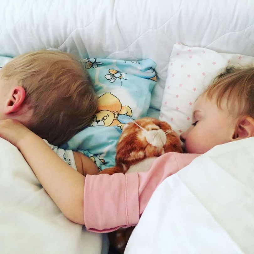 "Какое счастье": Елена Кравец растрогала редким фото спящих двойняшек