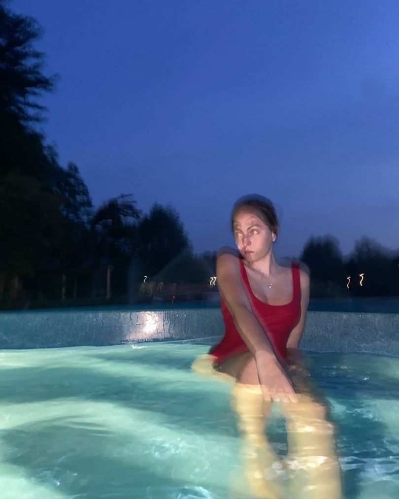 15-летняя дочь Оли Поляковой похвасталась фигурой в эффектном купальнике
