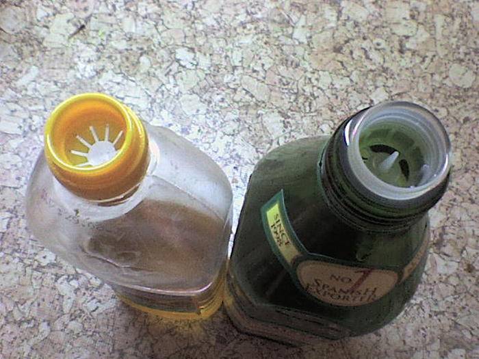Для чего горлышке бутылки подсолнечного масла странные прорези