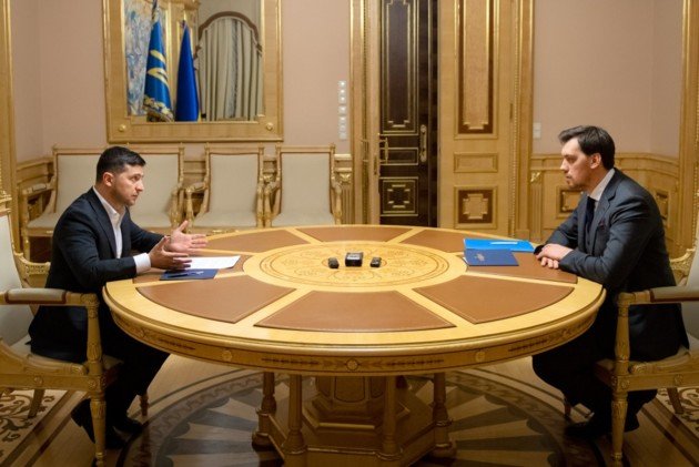 Двенадцать месяцев президента Зеленского: главные решения и скандалы