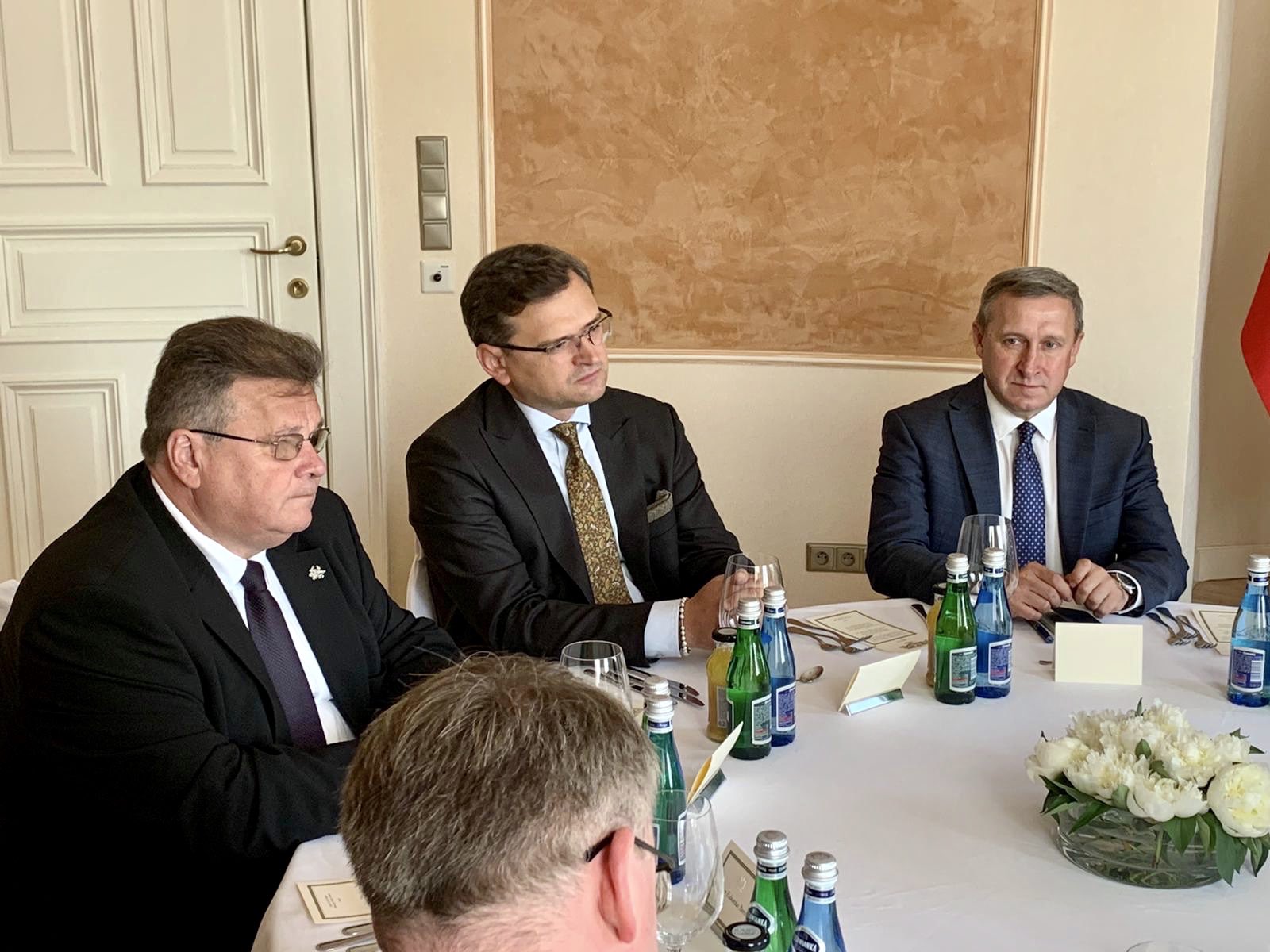Кулеба начал переговоры с главами МИД Польши и Литвы (фото)