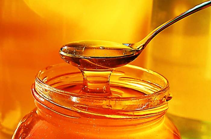 Мед засахаривается при длительном хранении: натуральный такой продукт или нет